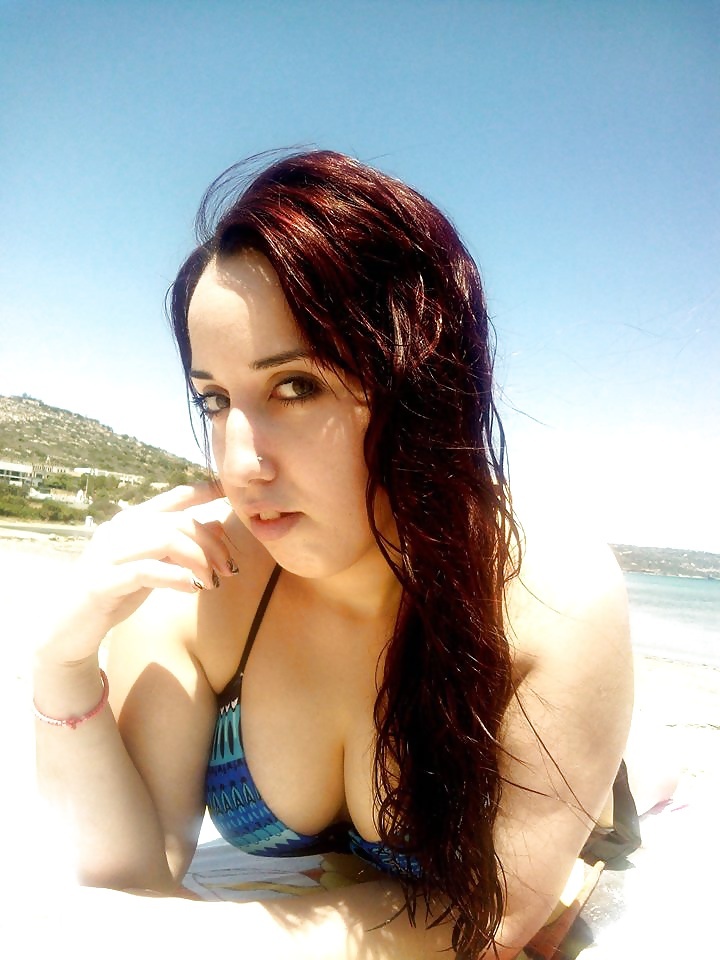 putes noire sexy en string sur facebook