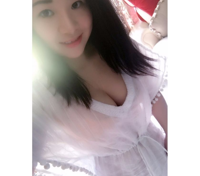 Asiatique avec belle lingerie